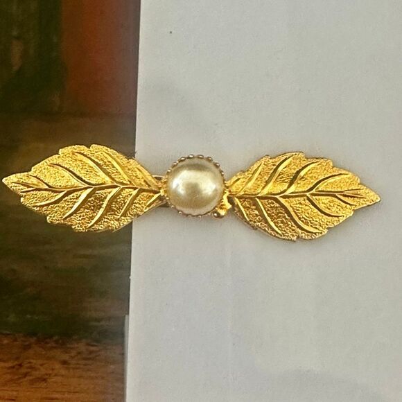 Lady Ellen Gold Leaf Hair Clip w/ Faux Pearl - Picture 2 of 7
